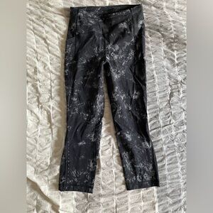 Lululemon Black and grey Print Running Crops with High Compression